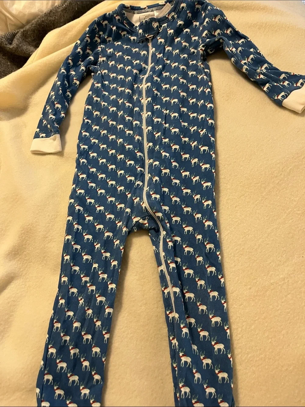 Lila & Hayes Boys Size 2T Reindeer zip up one piece pajama